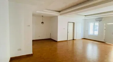 3 bedroom flat apartment with bq  Location: chevron toll gate