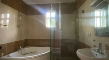 Luxurious 4 bedroom Apartment with BQ  Location: Milverton Road, Off Bourdillon, Ikoyi.