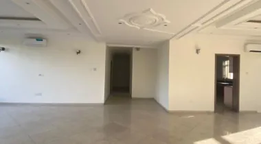 Luxurious 4 bedroom Apartment with BQ  Location: Milverton Road, Off Bourdillon, Ikoyi.