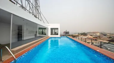 Book this cozy 🥰 and luxurious 2 Bedroom Penthouse with a  *Rooftop Pool  🏊‍♀️  *Rooftop Gym 