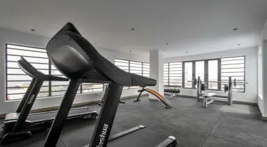 Book this cozy 🥰 and luxurious 2 Bedroom Penthouse with a  *Rooftop Pool  🏊‍♀️  *Rooftop Gym 