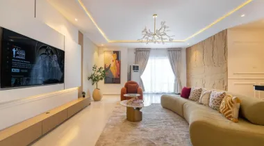 Book this cozy 🥰 and luxurious 3 Bedroom Penthouse with a  *Rooftop Pool  🏊‍♀️ 