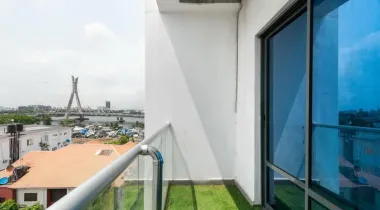 Book this cozy 🥰 and luxurious 3 Bedroom Penthouse with a  *Rooftop Pool  🏊‍♀️ 