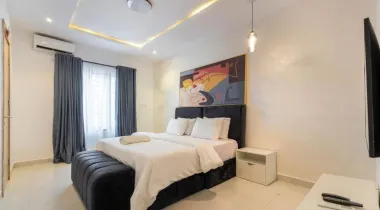Book this cozy 🥰 and luxurious 3 Bedroom Penthouse with a  *Rooftop Pool  🏊‍♀️ 