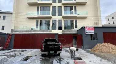 Spacious 2 bedroom detached with pool, gym &amp; elevator in a secure location.