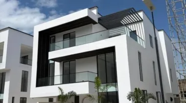 6 BEDROOMS FULLY  WITH 2 BQ's AND 1 CINEMA ROOM