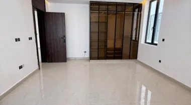 6 BEDROOMS FULLY  WITH 2 BQ's AND 1 CINEMA ROOM