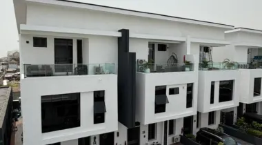 Spacious 5 Bedroom terrace with pool, cinema &amp; bq in a serene Location