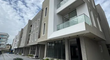 Standard 5 Bedroom Detached in Ikoyi with Study Room, Mini Lounge , Swimming Pool and bq  📍Location: Ikoyi  💰Price: N1.75B