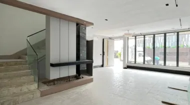 Standard 5 Bedroom Detached in Ikoyi with Study Room, Mini Lounge , Swimming Pool and bq  📍Location: Ikoyi  💰Price: N1.75B