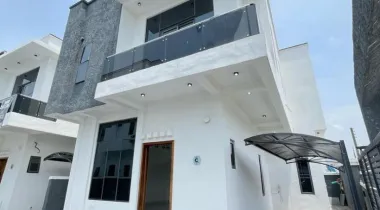 4 BEDROOM FULLY DETACHED DUPLEX WITH BQ