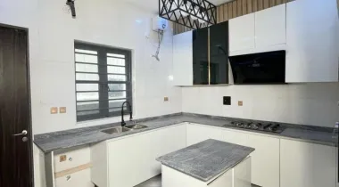 4 BEDROOM FULLY DETACHED DUPLEX WITH BQ