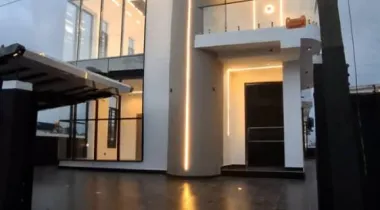 CONTEMPORARY 5BEDROOM FULLY DETACHED DUPLEX