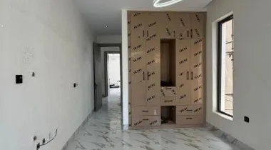 5 BEDROOM DETACHED with 2 Kitchens , 2 Bqs &amp; office