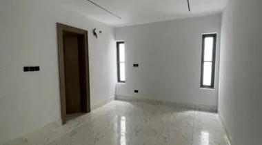 Luxurious fully serviced 1/2 Bedroom Apartment with pool, gym and water treatment