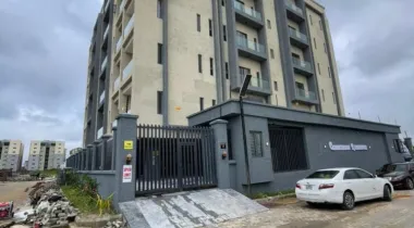 Luxurious fully serviced 1/2 Bedroom Apartment with pool, gym and water treatment