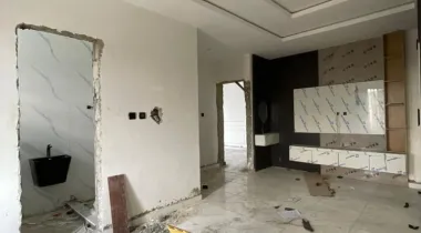 Spacious Fully serviced 2 bed apartment with equipped gym