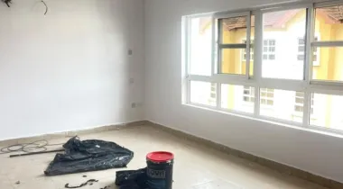 Mini flat downstairs - 3.8m |Negotiable 