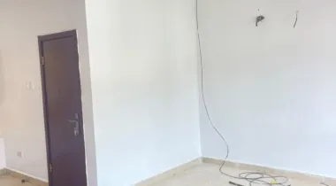Mini flat downstairs - 3.8m |Negotiable 