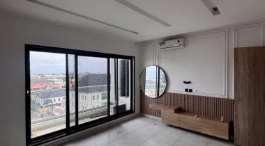 Luxury 3bedroom flat with BQ on 6th Floor. Location:  lekki phase1 right side.