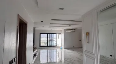 Luxury 3bedroom flat with BQ on 6th Floor. Location:  lekki phase1 right side.