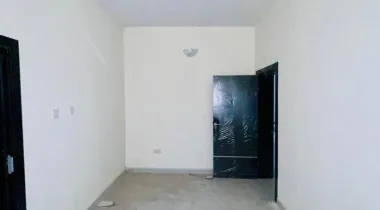2 Bedroom Apartment on the ground floor with an open plan Kitchen.