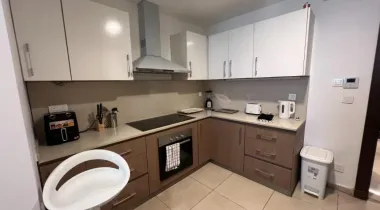 Fully Furnished &amp; Serviced Luxury 3Bedrooms Penthouse with Pool, Gym For Rent.