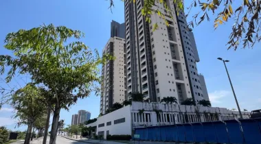 Fully Furnished &amp; Serviced Luxury 3Bedrooms Penthouse with Pool, Gym For Rent.