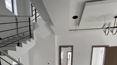 5 bedroom fully detached House on 3 floors in a well maintained estate at Ikate.