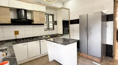 5 bedroom Detached duplex with Bq and Security house.