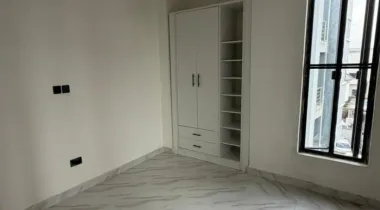 fully serviced 2 bedroom flat. Ologolo, lekki.