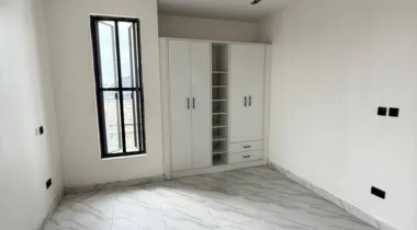 fully serviced 2 bedroom flat. Ologolo, lekki.