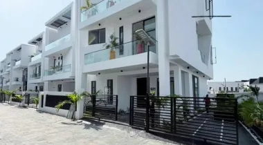 5 BEDROOM FULLY DETACHED DUPLEX AVAILABLE FOR RENT