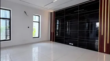 5 BEDROOM FULLY DETACHED DUPLEX AVAILABLE FOR RENT