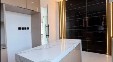 5 BEDROOM FULLY DETACHED DUPLEX AVAILABLE FOR RENT