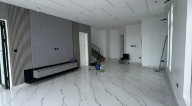 Luxurious 5 bedroom fully detached with bq and swimming pool