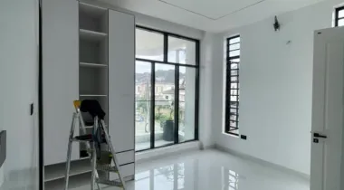 Luxurious 5 bedroom fully detached with bq and swimming pool