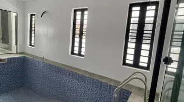 Luxurious 6 bedroom fully detached with swimming pool