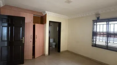 4 bedroom duplex with no BQ