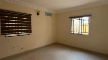 4 bedroom duplex with no BQ