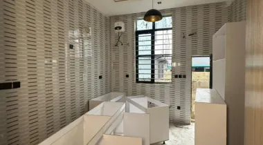 5 bedroom Fully detached duplex with BQ,