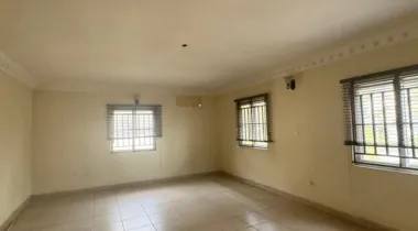 4 bedroom duplex with no BQ