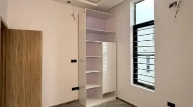 5 bedroom Fully detached duplex with BQ,