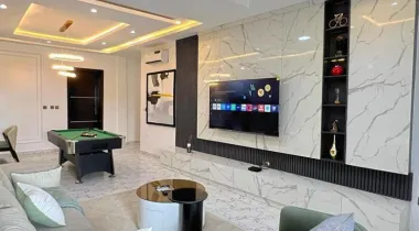 Spacious 2 Bedroom Apartment with Top Notch Amenities available for short/long stay.