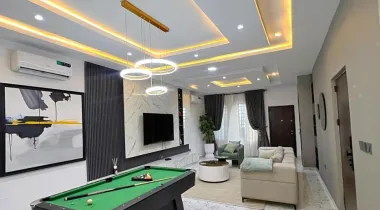 Spacious 2 Bedroom Apartment with Top Notch Amenities available for short/long stay.
