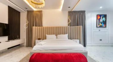 Spacious 2 Bedroom Apartment with Top Notch Amenities available for short/long stay.