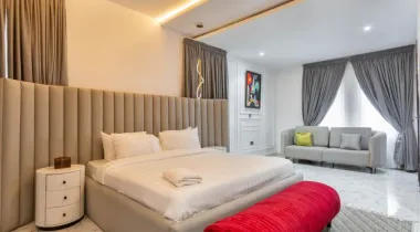 Spacious 2 Bedroom Apartment with Top Notch Amenities available for short/long stay.