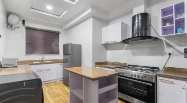 Spacious 2 Bedroom Apartment with Top Notch Amenities available for short/long stay.