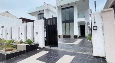LUXURY 5BEDROOM FULLY DETACHED DUPLEX FOR SALE.