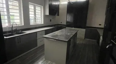 5 bedrooms with bq and swimming pool